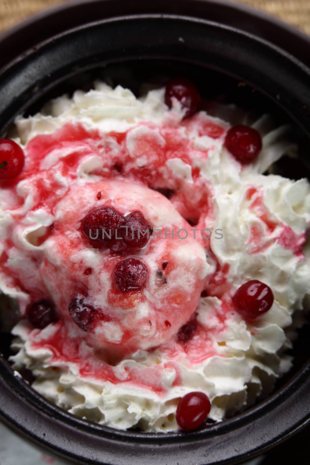 cold and white icecream in black pan