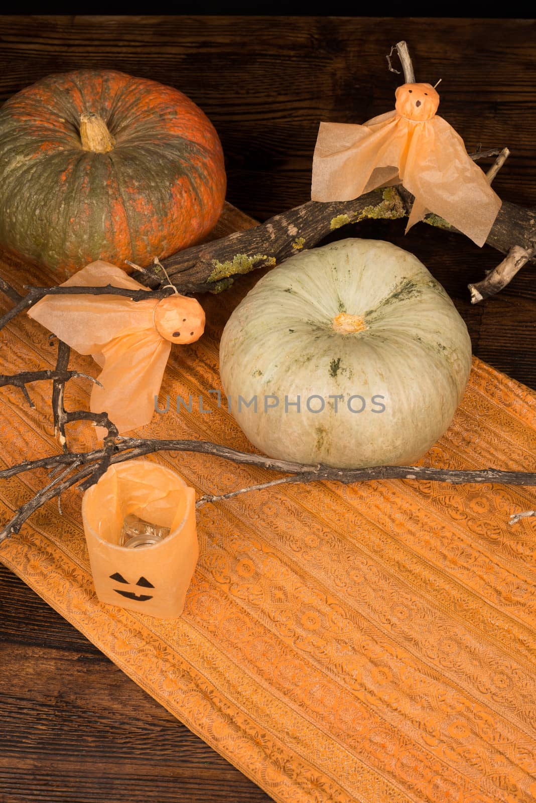 Rustic Halloween party decoration for a party