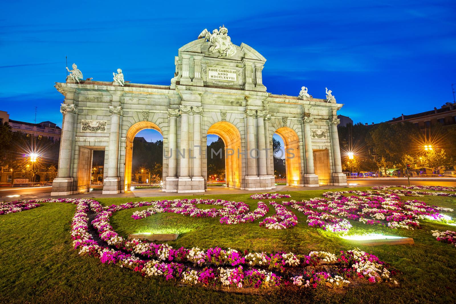 Puerta de Alcala, Madrid, Spain by ventdusud