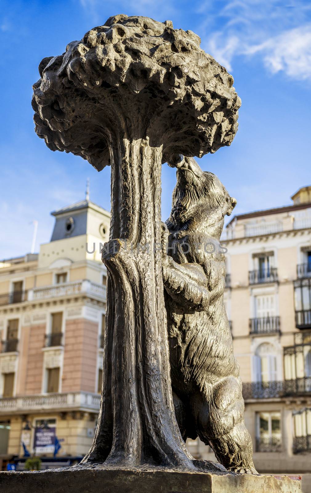 statue of Bear and strawberry tree by ventdusud