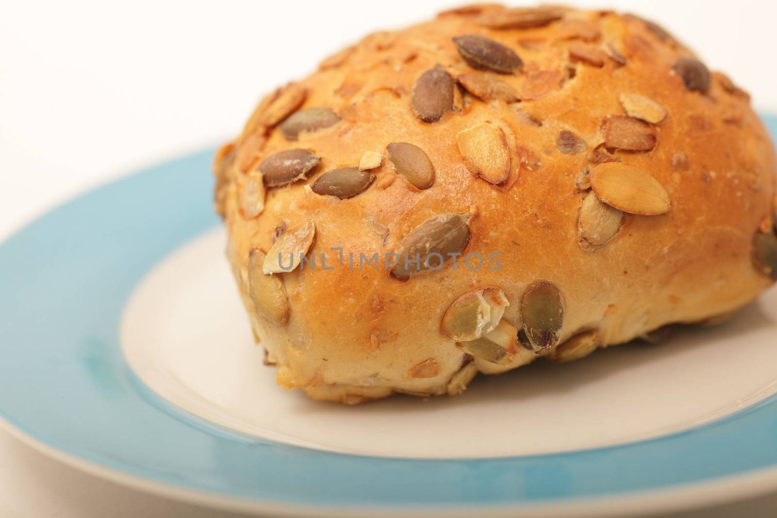 Freshly baked sunflower seed roll by Farina6000