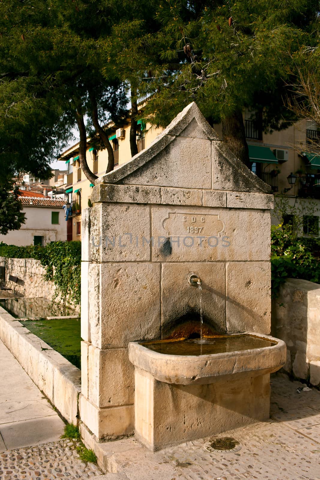 Old water fountain by KGM