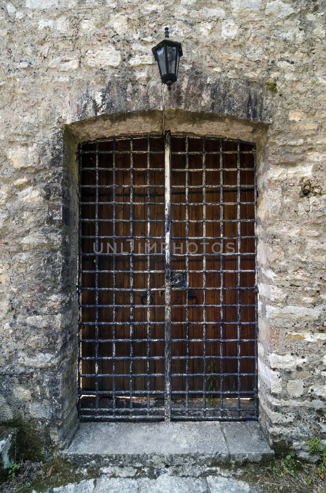 Old entrance with lattice to Butrint fort.