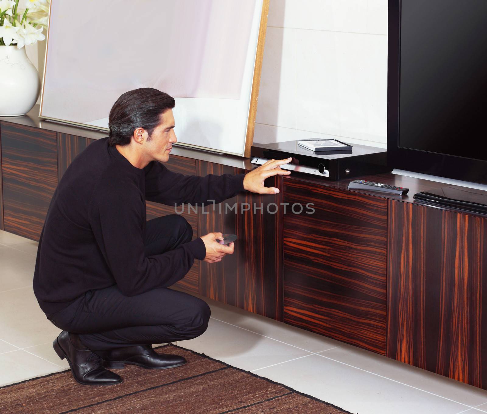 man using dvd player by toocan