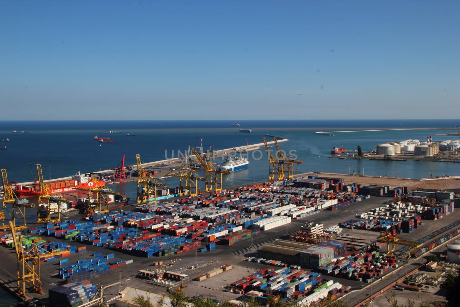 Sea Port of Barcelona by Metanna