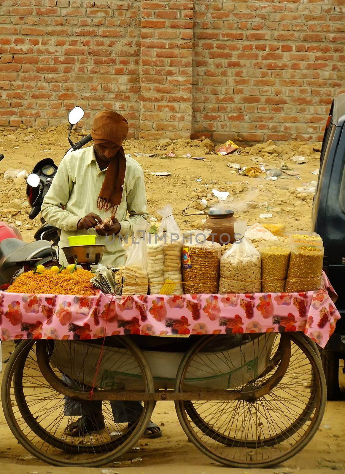 Indian man selling goods, Delhi by donya_nedomam