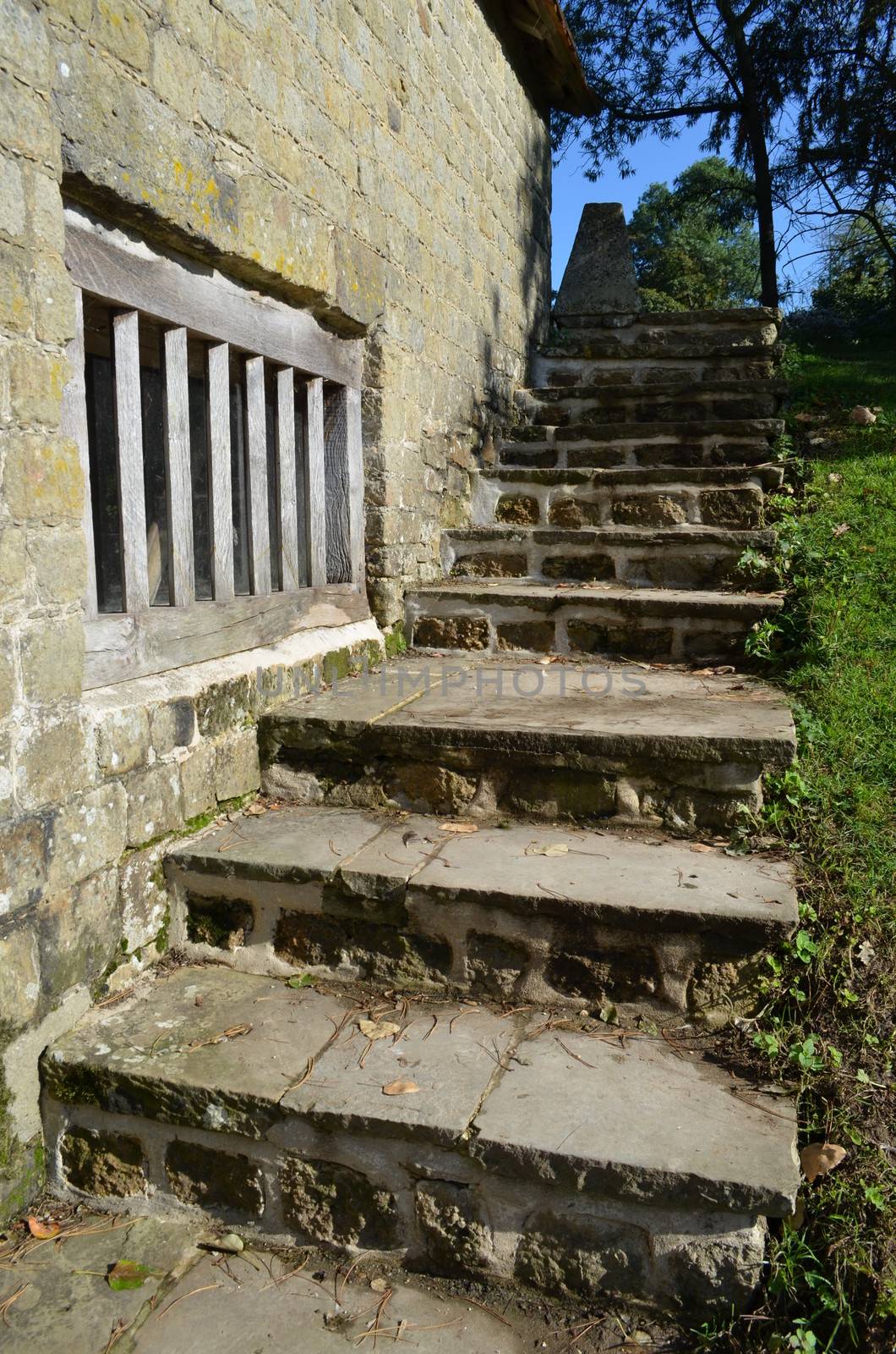 Large light coloured stone slab steps on the exterior of a building.