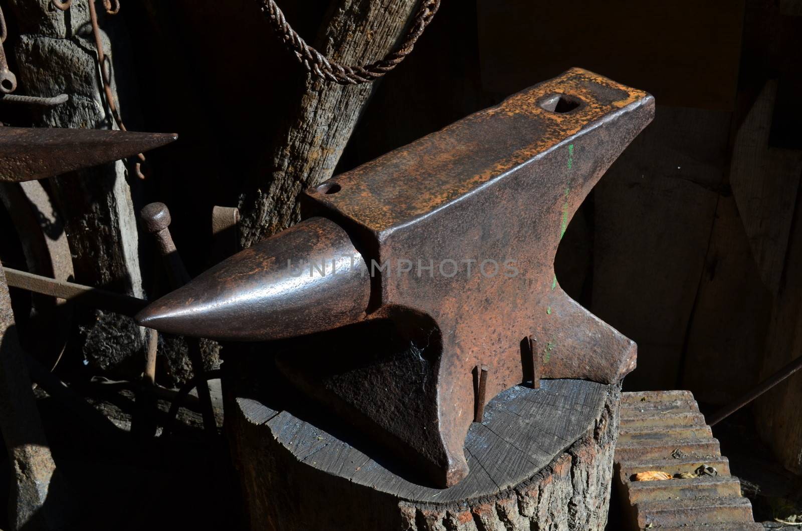 Blacksmiths anvil by bunsview