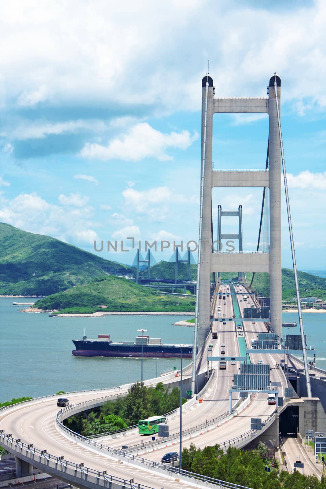 Tsing Ma Bridge in Hong Kong by cozyta