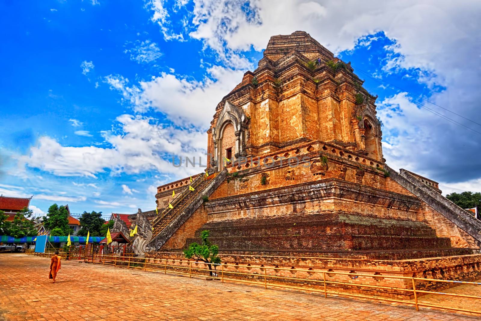 chedi luang temple in chiang mai 