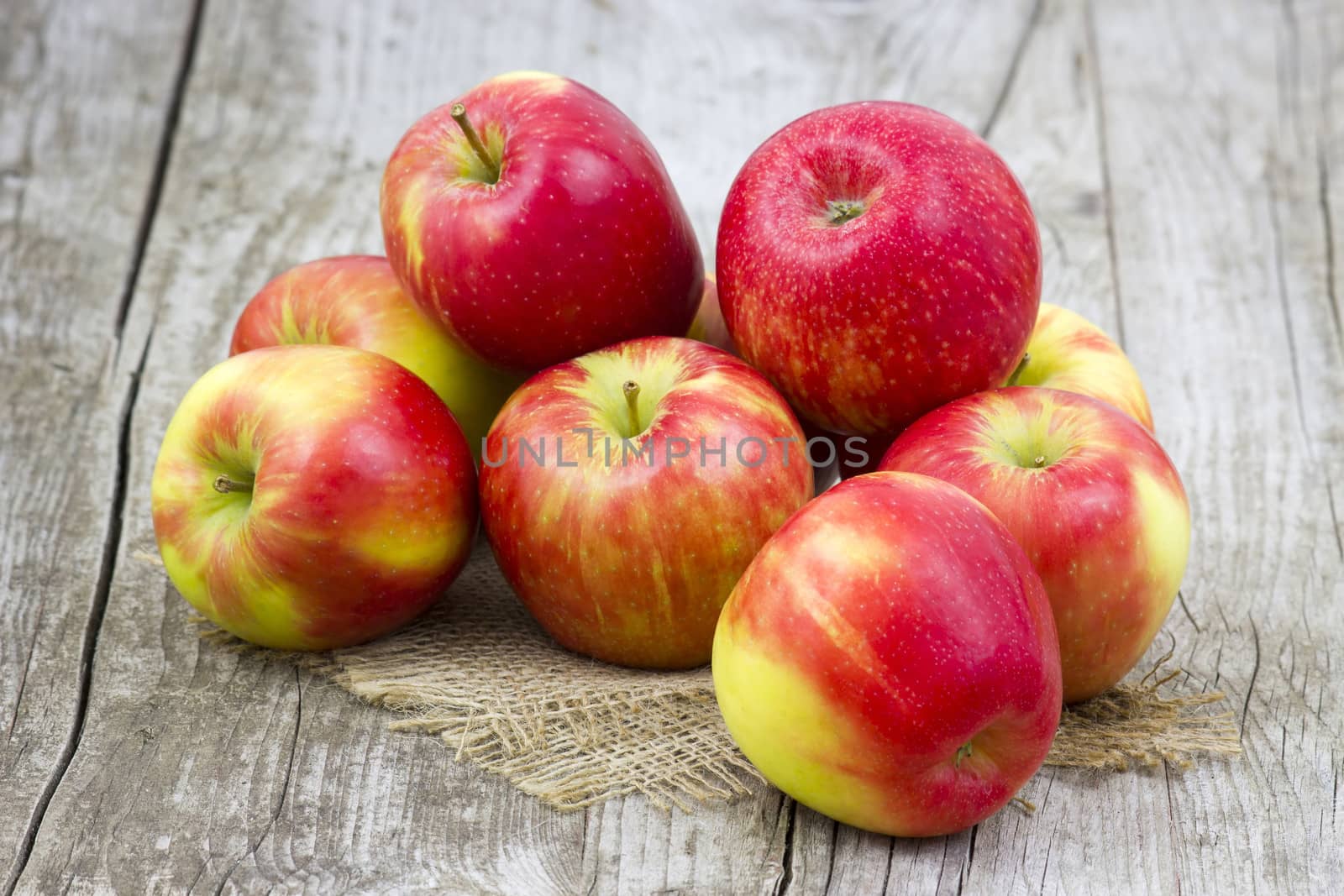 red apples