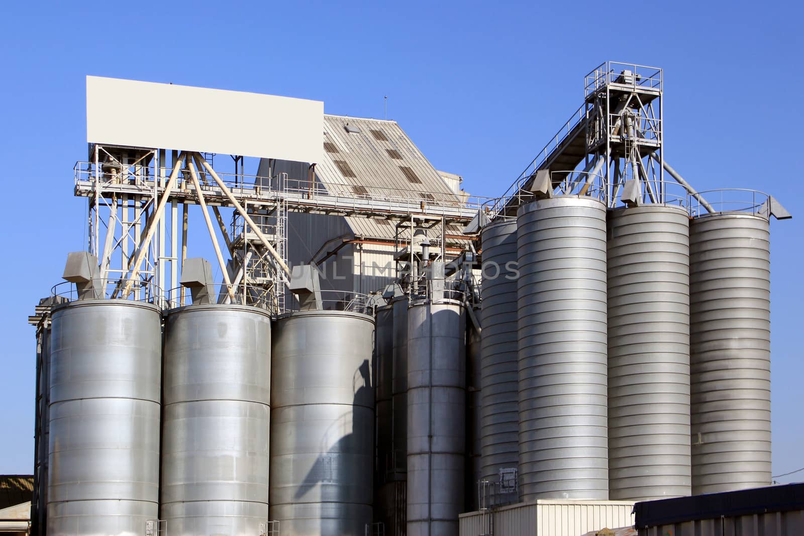 factory for the processing of cereals for food for cattle