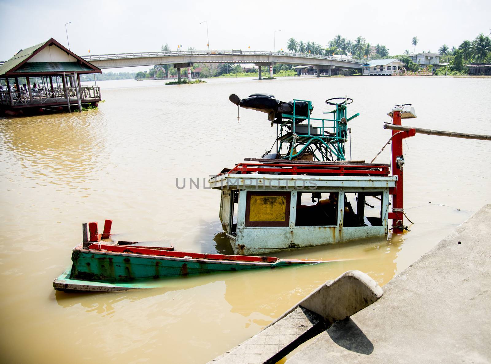 Boat sinked at the port1 by gjeerawut