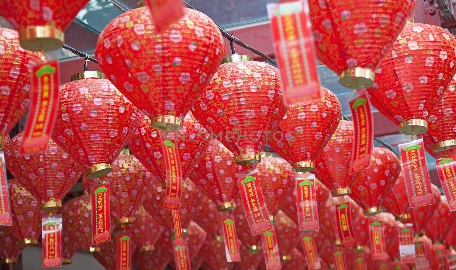 Traditional chinese red lamp near the temple