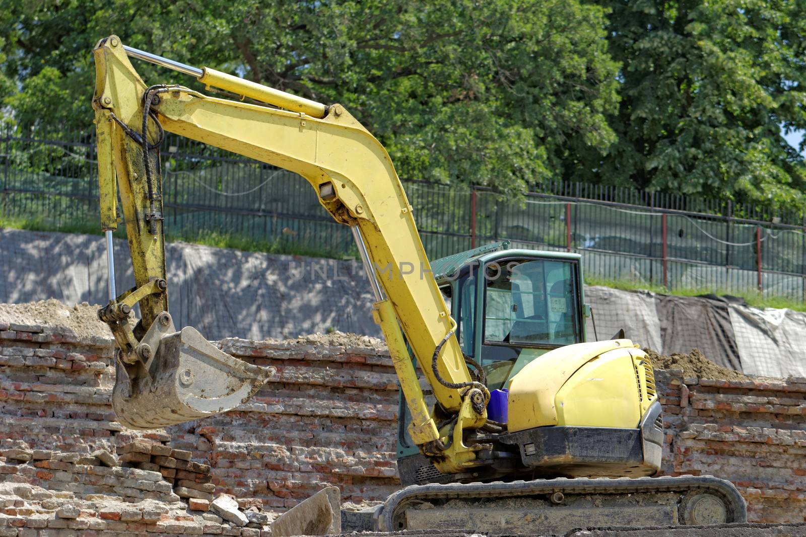 the excavator working on a construction site