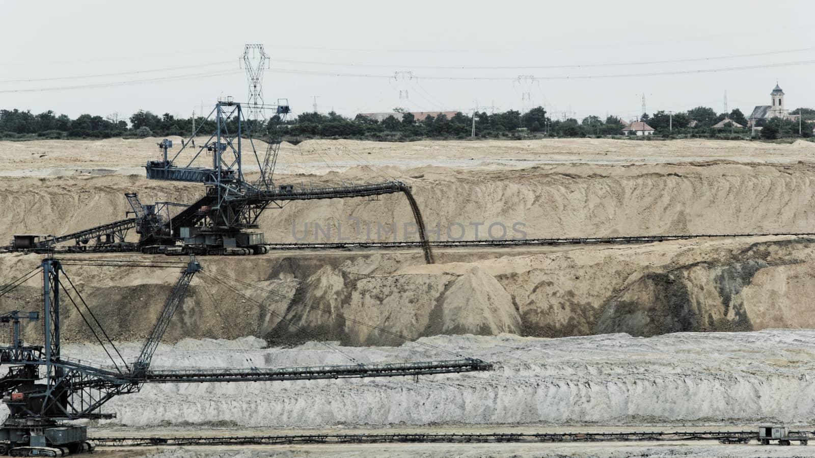 Coal mining in an open pit by NagyDodo