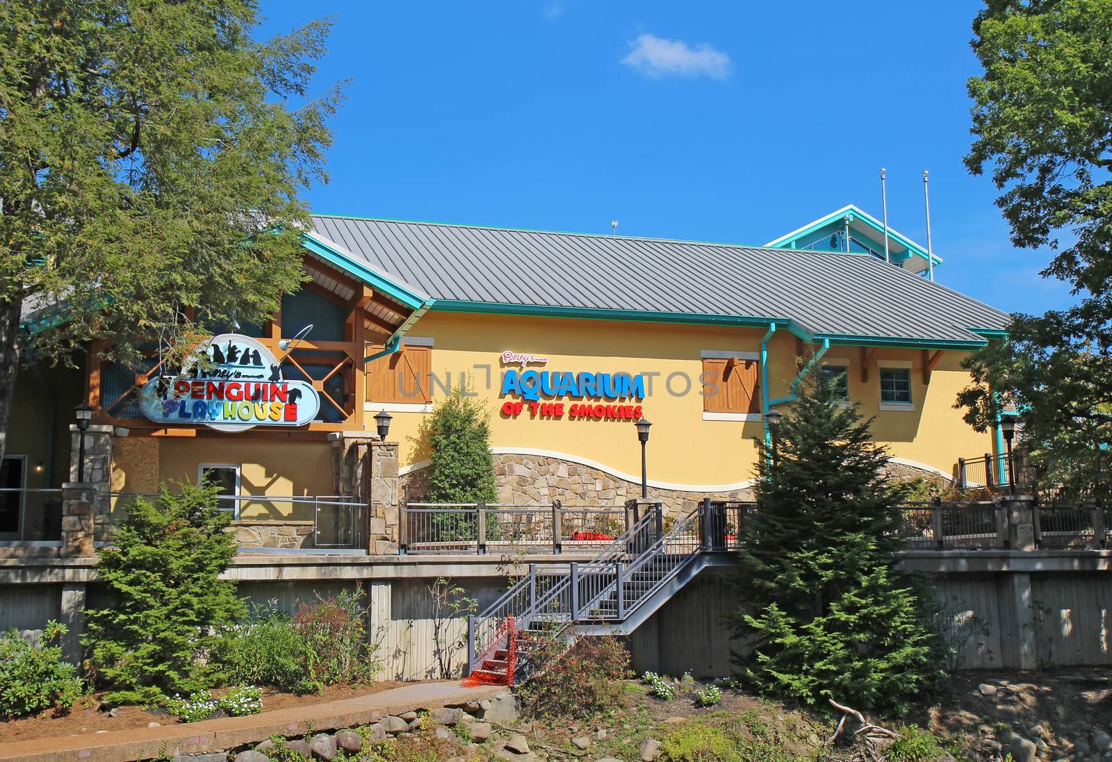 GATLINBURG, TENNESSEE - OCTOBER 6: The Aquarium of the Smokies in Gatlinburg, Tennessee, October 6, 2013. Gatlinburg is a major tourist destination and gateway to Great Smoky Mountains National Park.