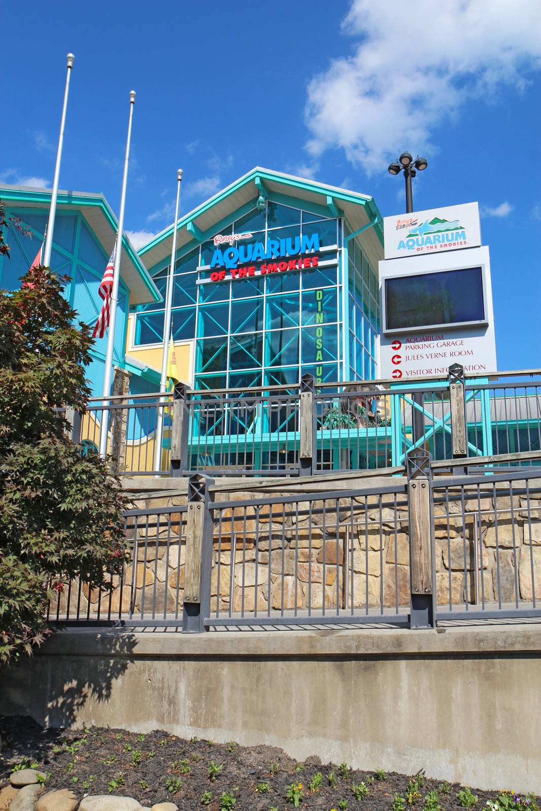 GATLINBURG, TENNESSEE - OCTOBER 6: The Aquarium of the Smokies in Gatlinburg, Tennessee, October 6, 2013. Gatlinburg is a major tourist destination and gateway to Great Smoky Mountains National Park.