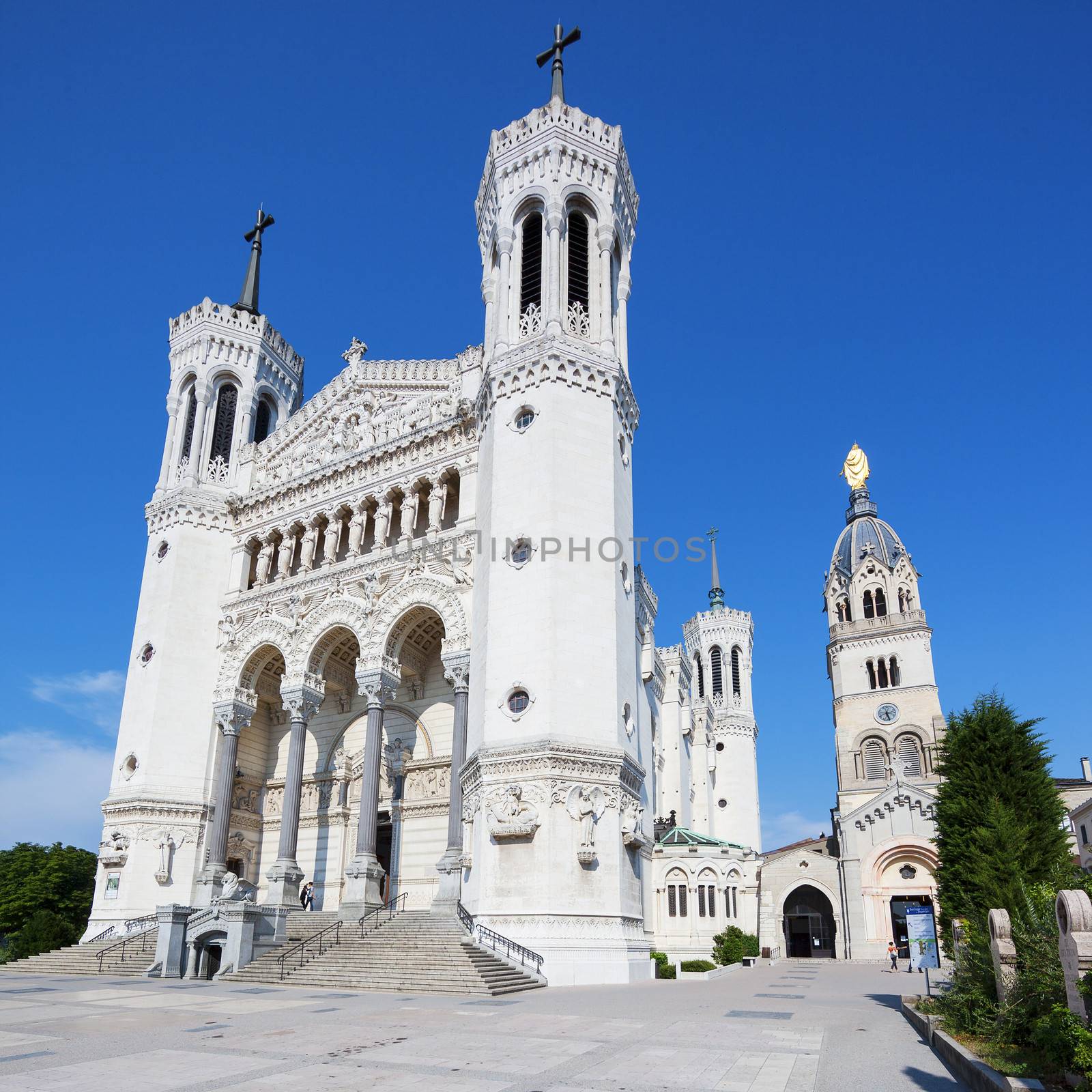 Basilica of Notre Dame de Fourviere by vwalakte