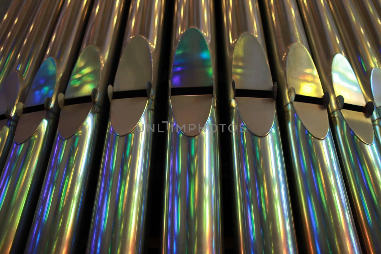 front view of silver organ pipes.