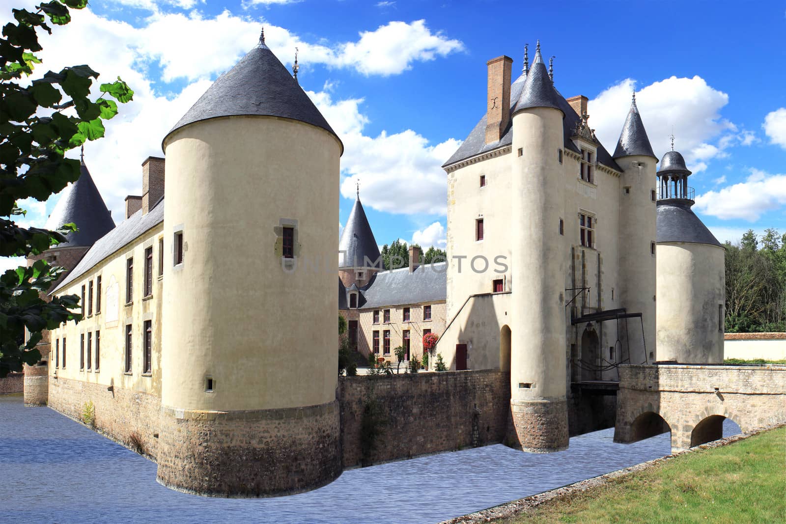 Castle of Chamerolles with its park, its ditches and its bridge levis