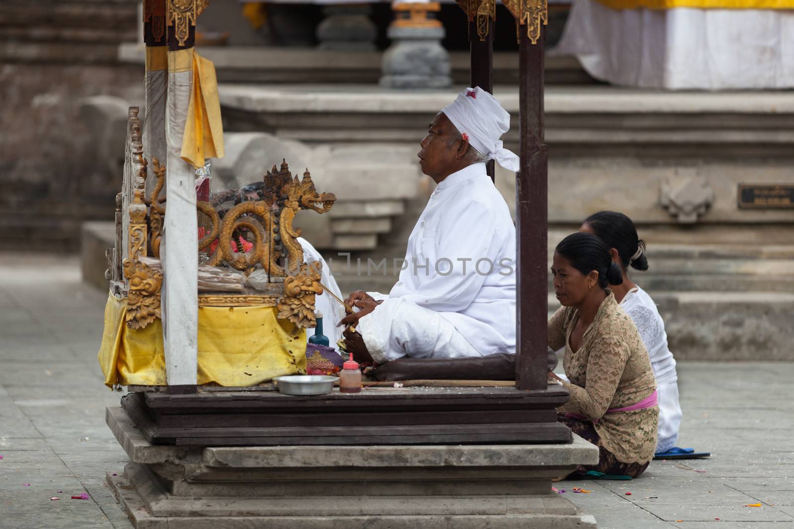 TAMPAK SIRING, BALI, INDONESIA - SEP 21: People praying at holy spring water temple Puru Tirtha Empul during the religious ceremony on Sep 21, 2012 in Tampak Siring, Bali, Indonesia