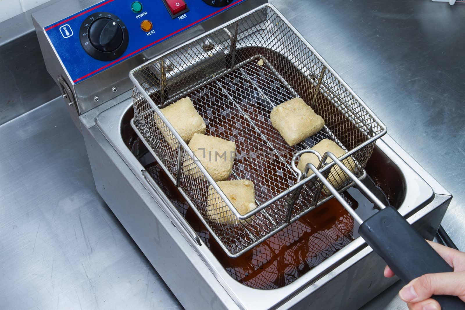 How to make fried tofu.