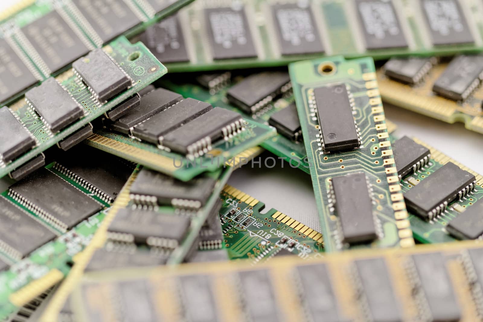 Many different computer memory modules (RAM, SD, DDR, EPROM)