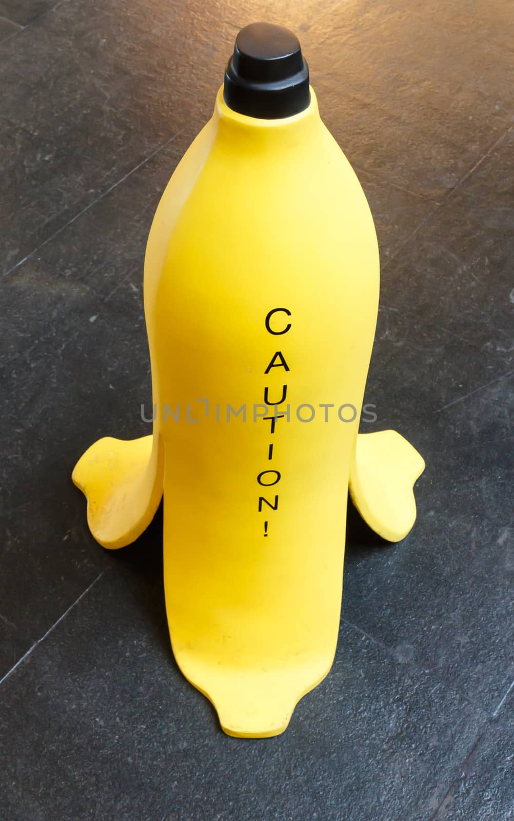 Yellow banana sign that alerts for wet floor
