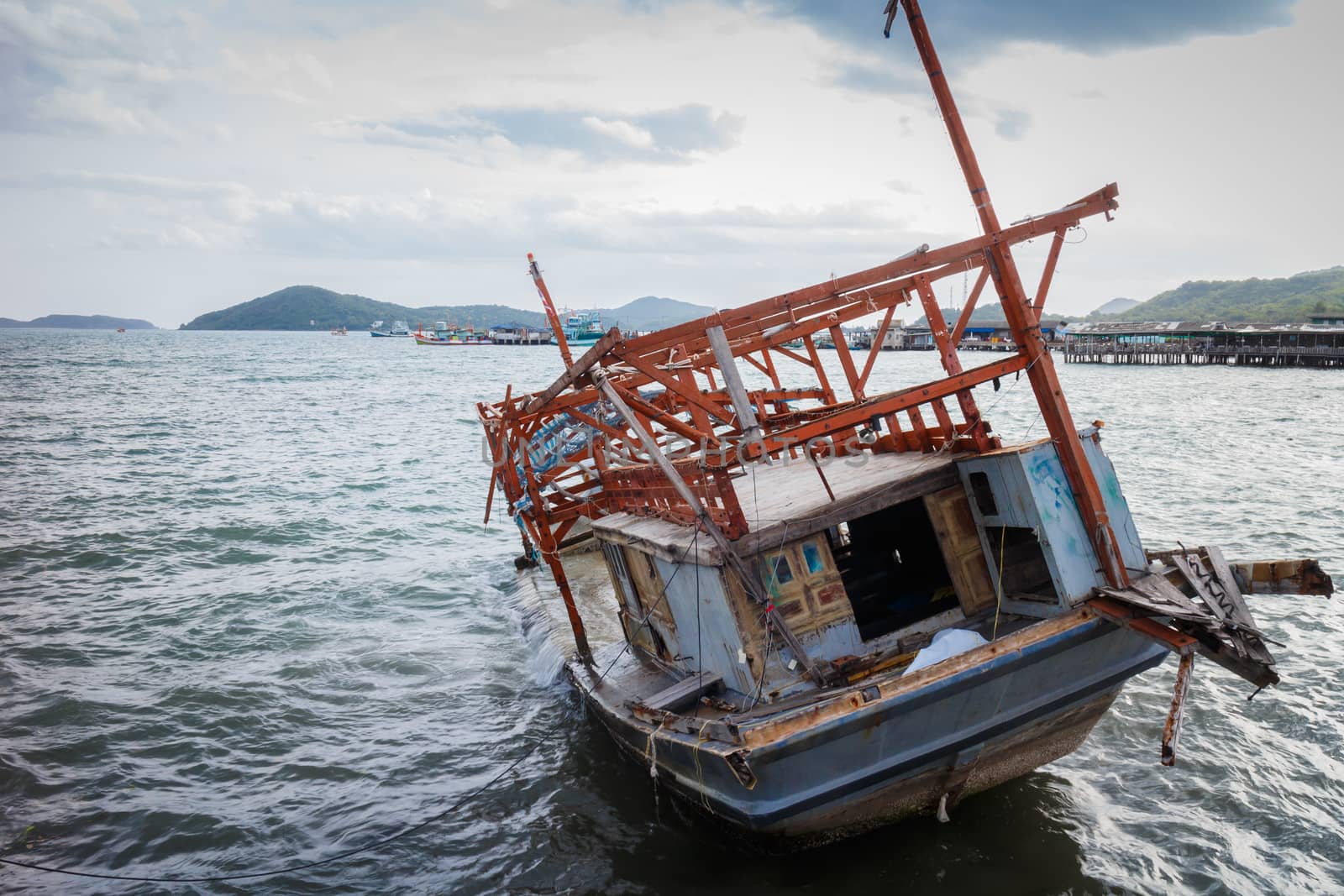 Fishing boat sinking by panyajampatong