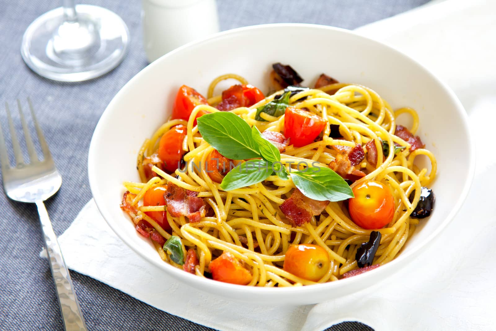 Spaghetti with bacon and dried chilli by vanillaechoes