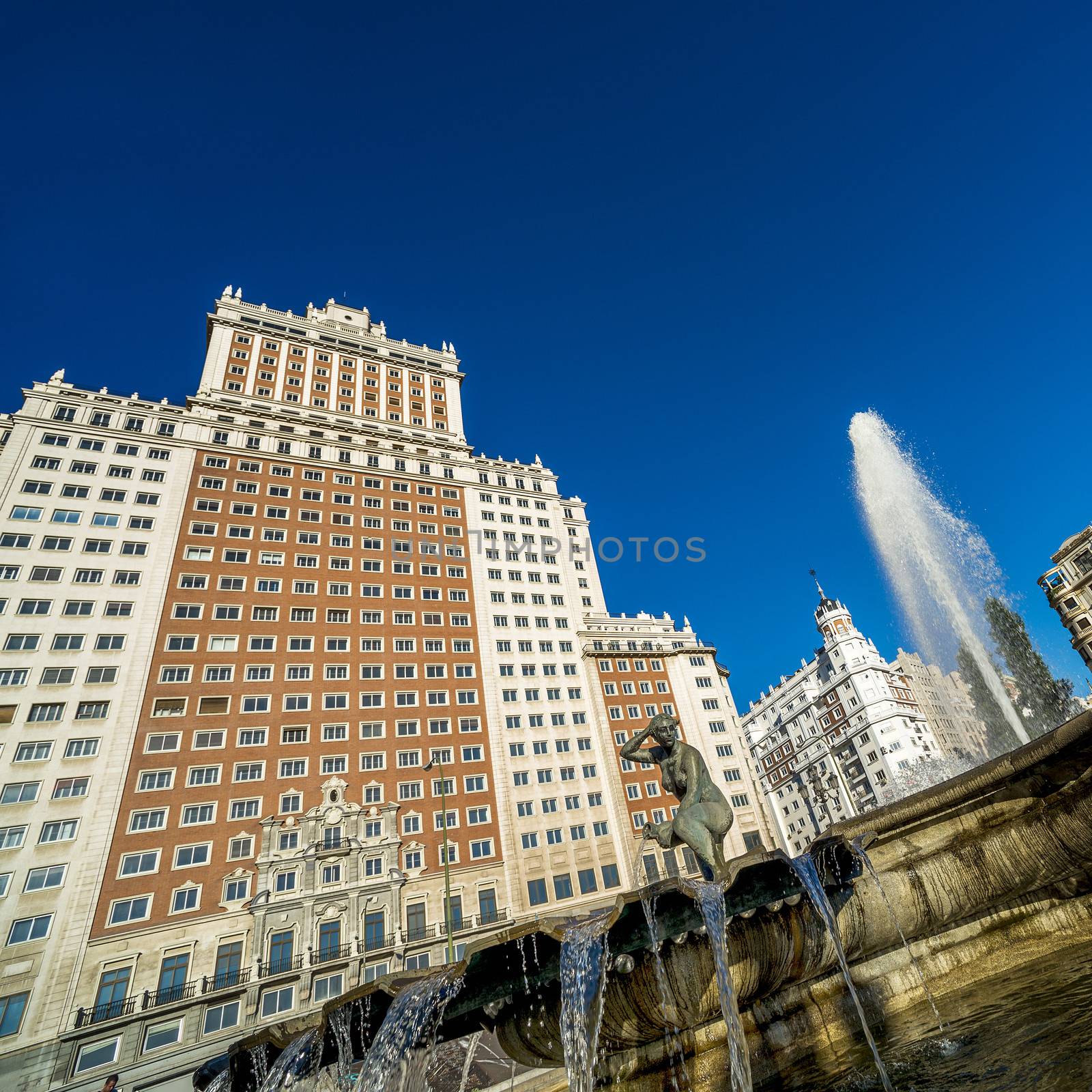 Fmous fountain and skyscraper in madrid, Spain