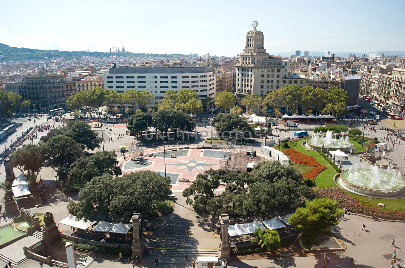 Central square in Barcelona by joyfull