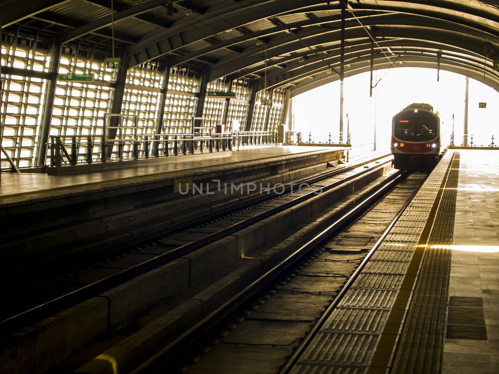 Train come the track at station4 by gjeerawut