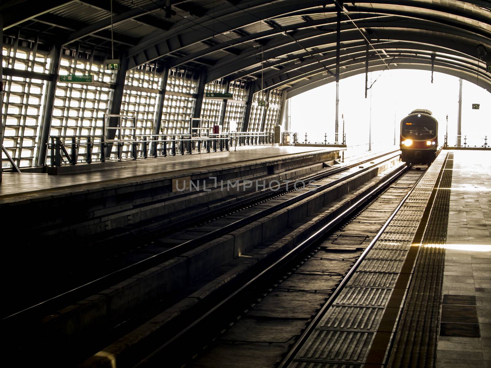 Train come the track at station2 by gjeerawut