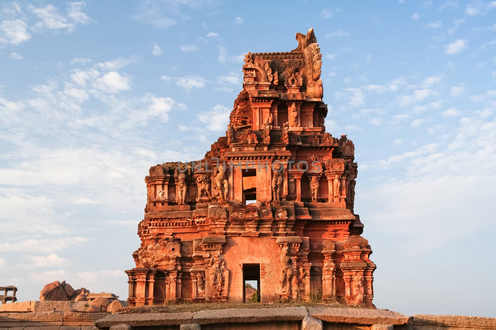 Hampi ruins by juhku