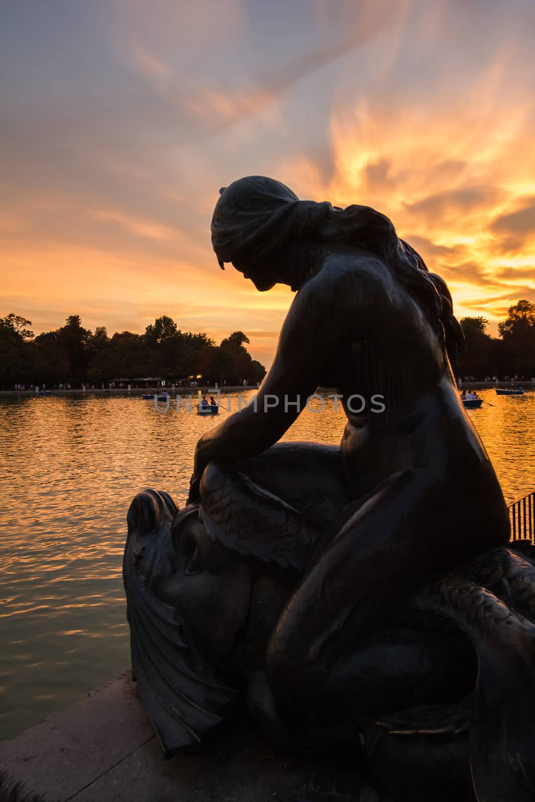 Female sculpture in Buen Retiro park lake, Madrid by doble.d