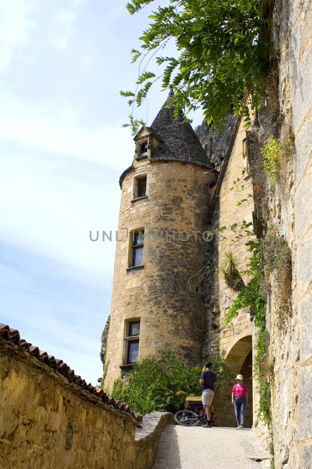 The Roque-Gageac, beautiful French village of the Dordogne, recontruit with the rock that collapsed the cliff.