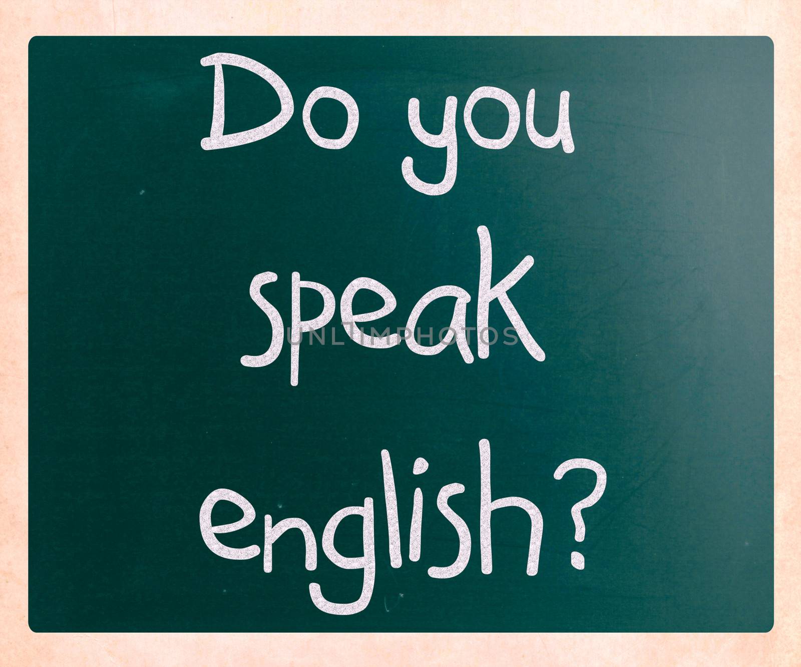"Do you speak english" handwritten with white chalk on a blackboard
