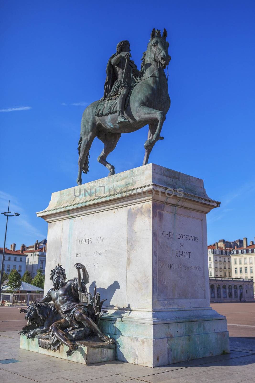 Statue of Louis XIV by vwalakte