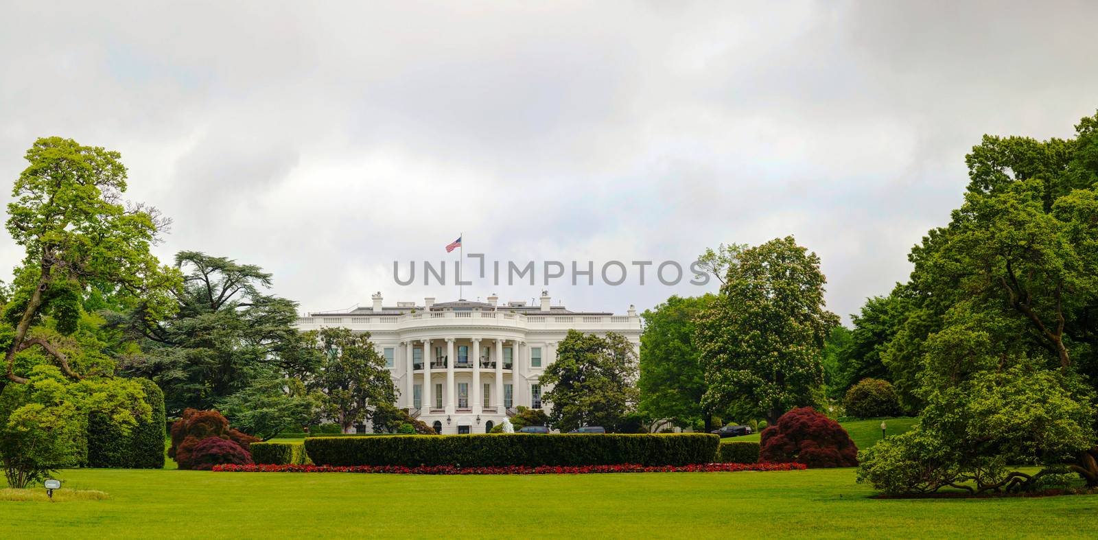 The White House building in Washington, DC by AndreyKr