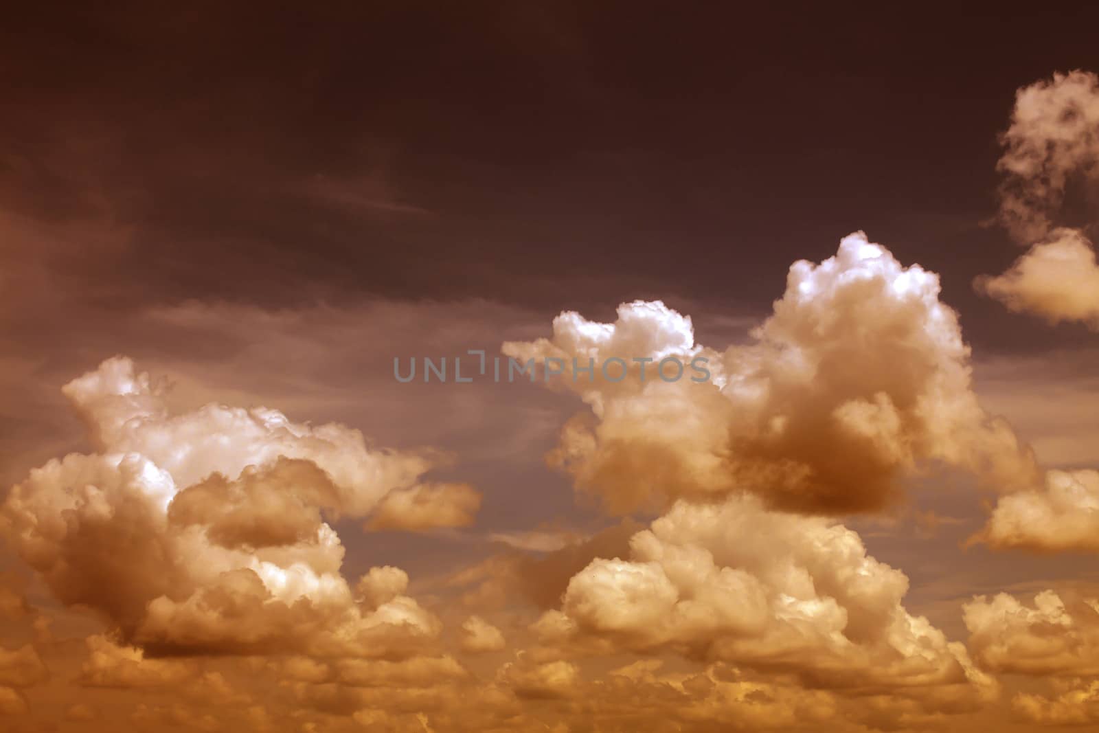 Red sky cloud abstract by janniwet