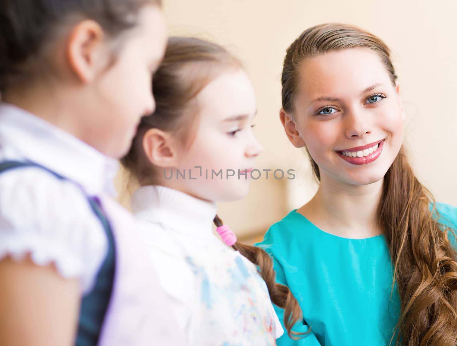 children draw with the teacher in the classroom drawing