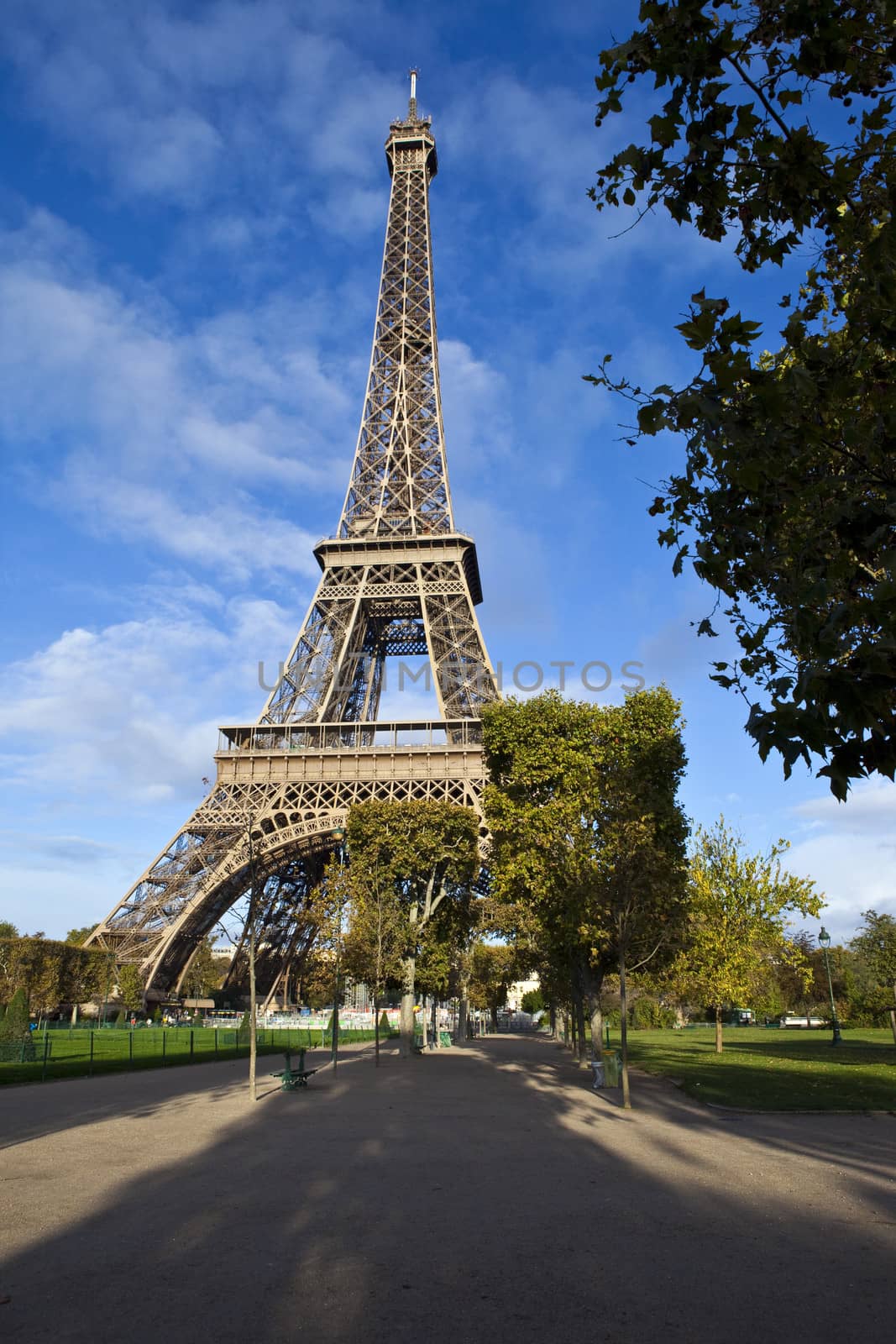 Eiffel Tower in Paris by chrisdorney