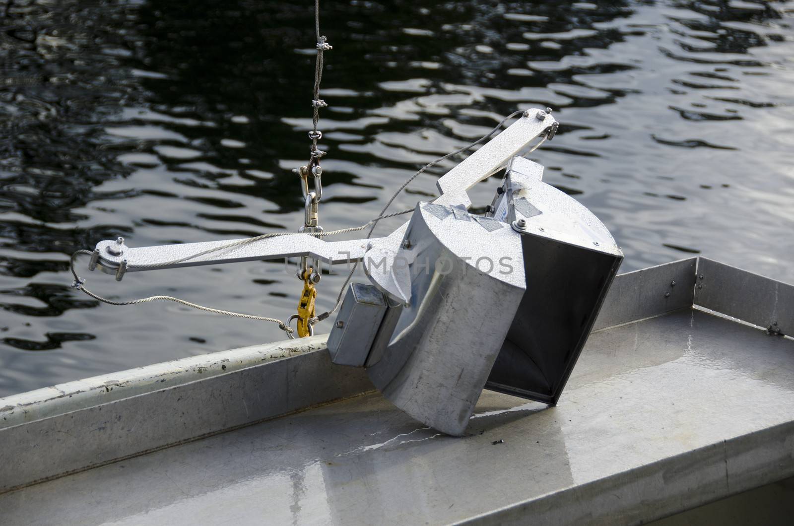 Mini van Veen grab on a research vessel