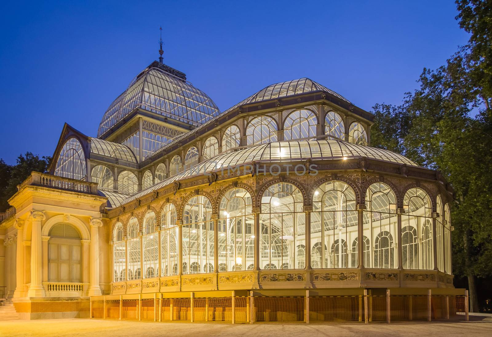 Crystal palace in Buen Retiro park, Madrid by doble.d
