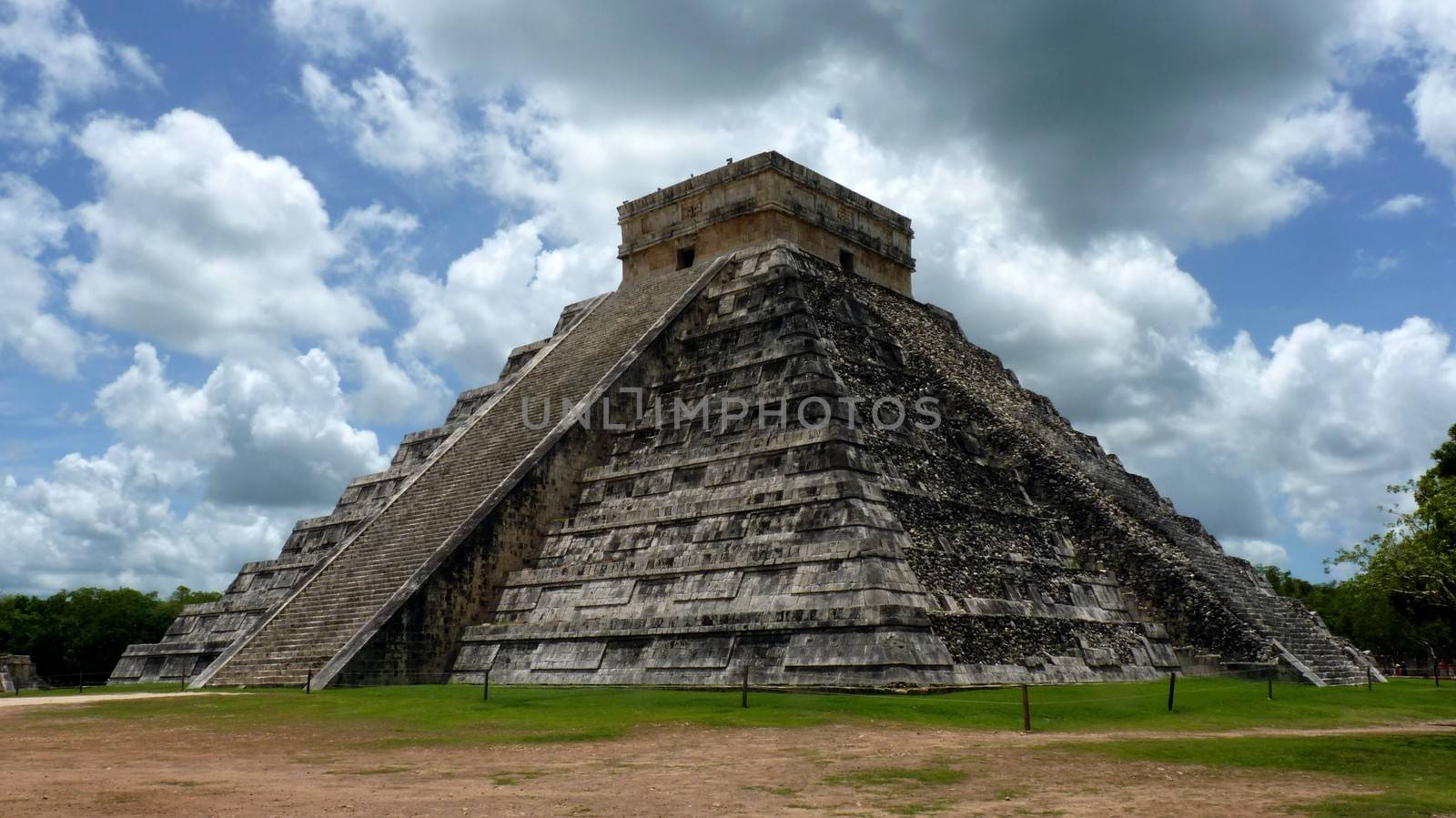 Kukulkan pyramid in Chichen Itza on the Yucatan Peninsula, Mexico.