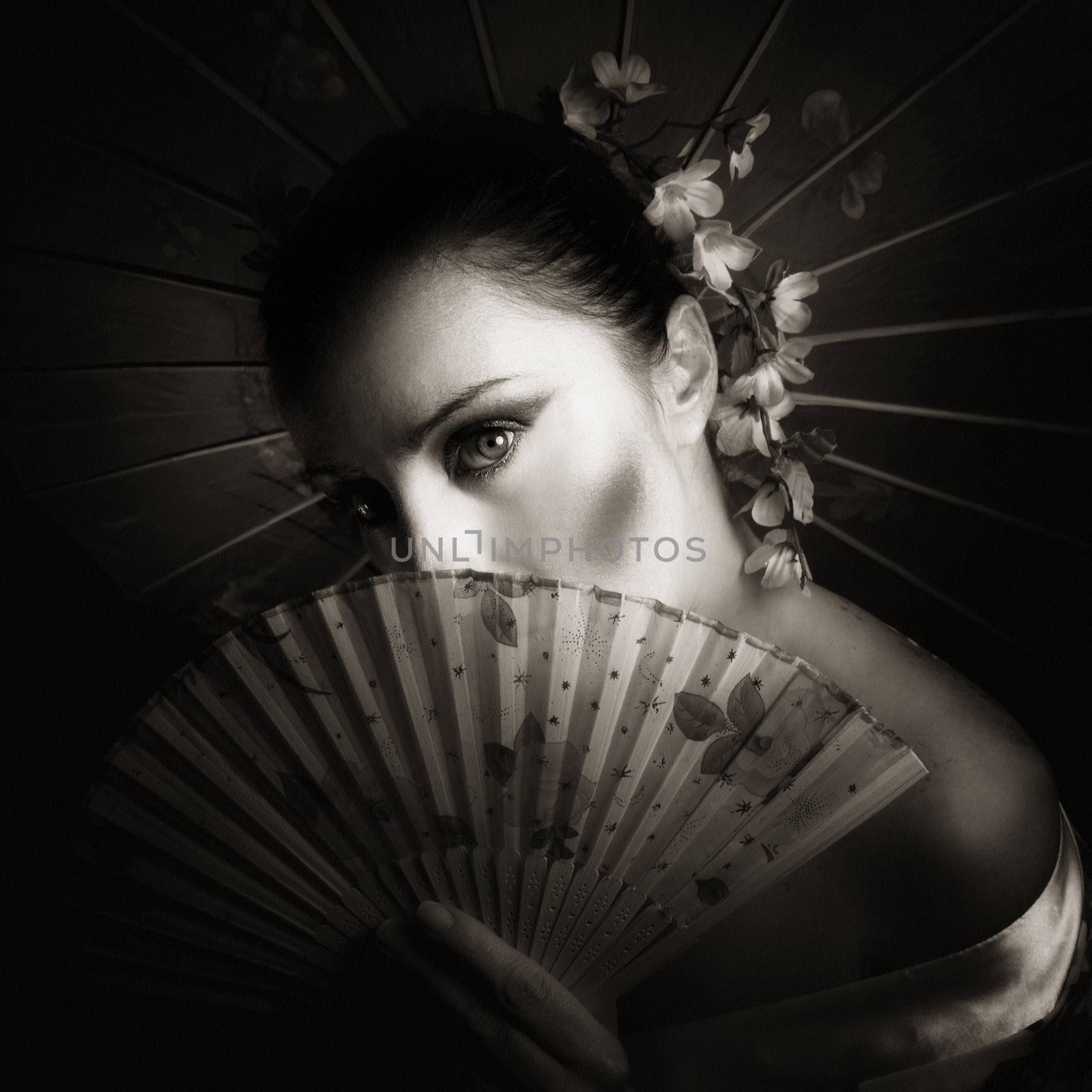 Geisha with fan by sognolucido