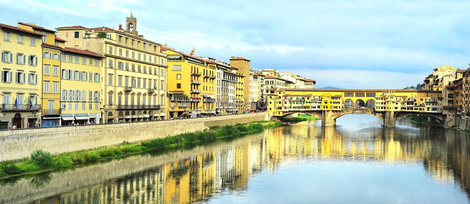 Famous Ponte Vecchio bridge across Arno river in Florence, Italy