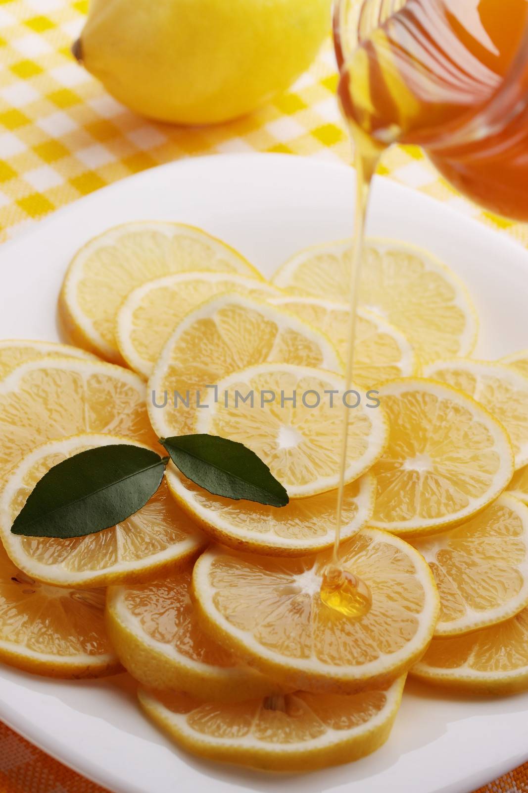 pour honey lemon slices on a plate